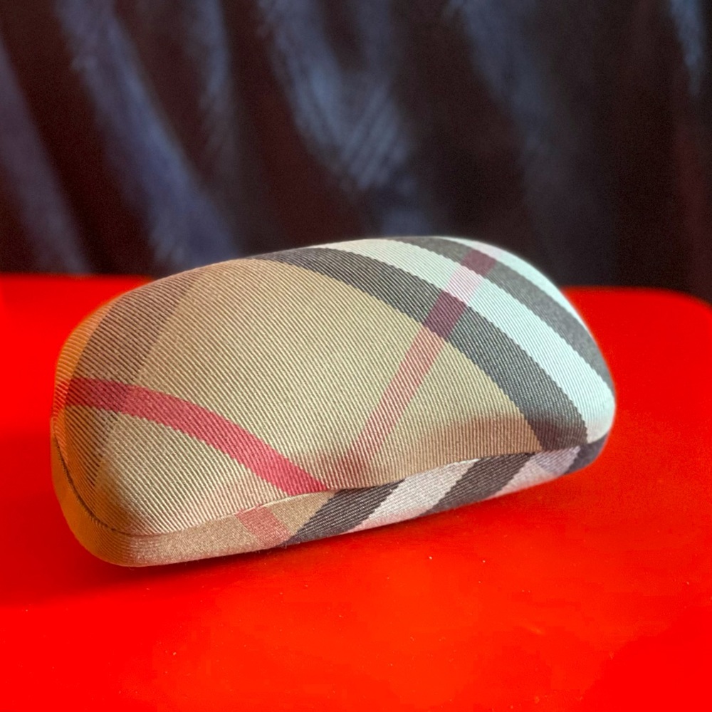 Burberry Nova Check Sunglasses Case 🌞 🕶